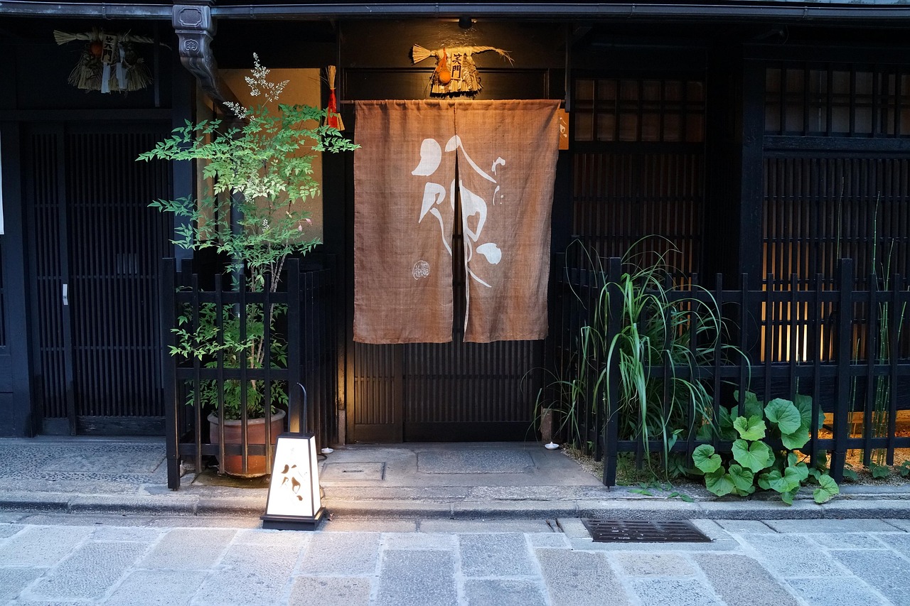 Stand Out on the Street: Unique Exterior Ideas for Your Restaurant